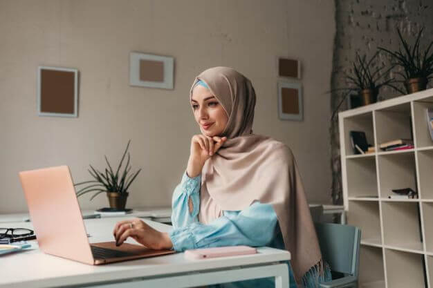 Female Quran tutor teaching at home session