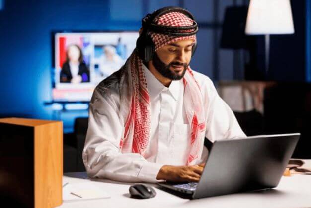 Best online Quran academy UK students learning with qualified teachers via video call