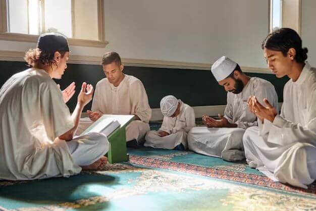 Online Quran Academy for Creating a Mindful Muslim: Teaching Critical Thinking through Islamic Texts